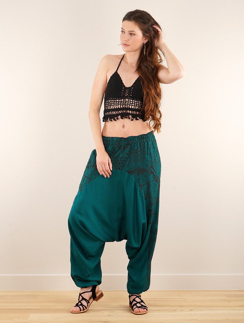 Urban Girl In Harem Pants On A Summer Day Stock Photo - Download Image Now  - Harem Pants, 2018, 30-34 Years - iStock